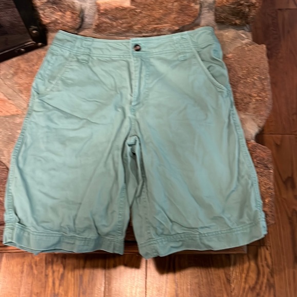 Mossimo target green flat front 9inch inseam. Excellent condition - Picture 1 of 3